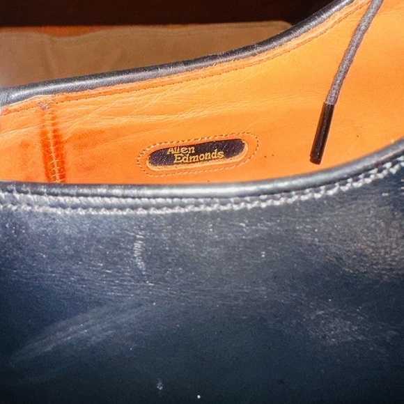 Allen Edmonds Byron Black Cap Toe Oxfords. - Picture 11 of 12